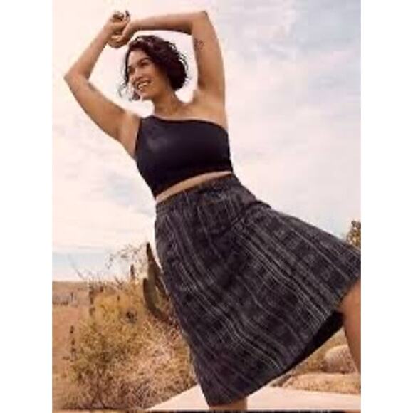Athleta Arrival Skirt Athletic Athleisure Outdoor Hiking Beach Active 10 Black - Picture 1 of 4